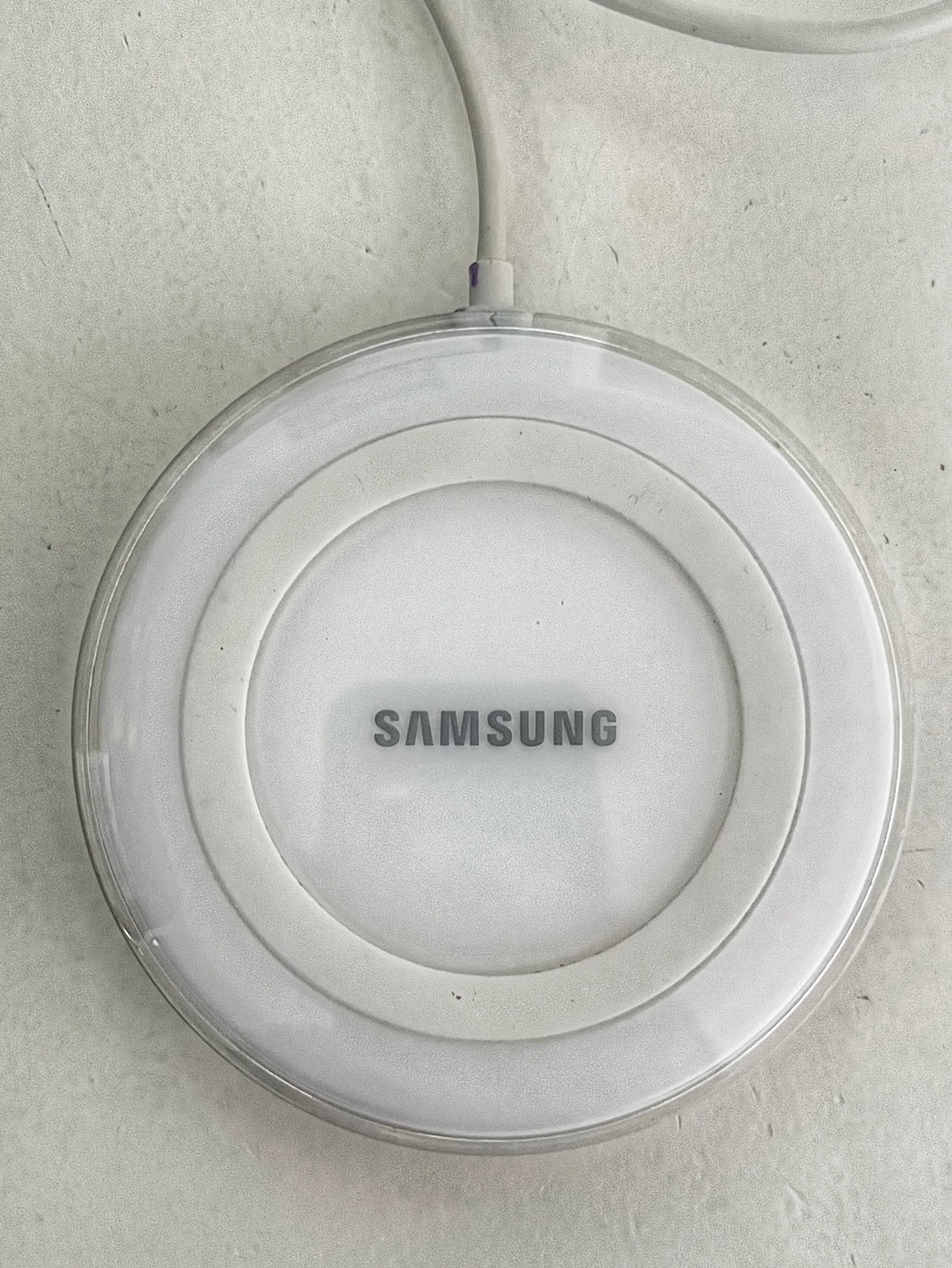 Samsung White Pearl Wireless Charging Pad, specifically model EP-PG920I